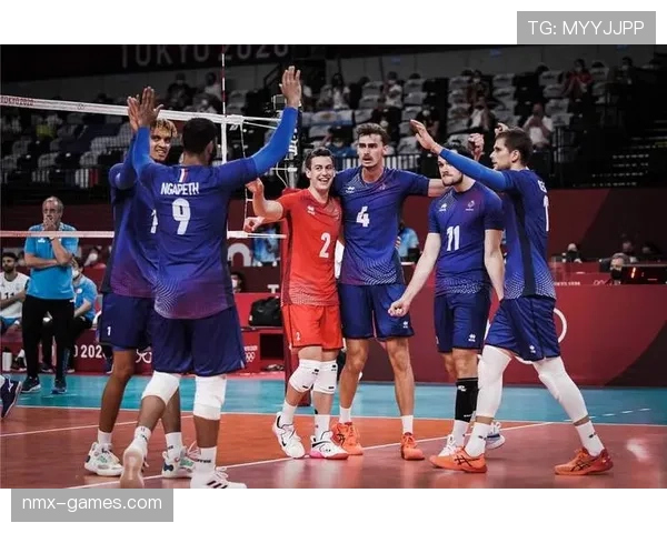 法国队强势晋级欧洲杯淘汰赛，高卢雄鸡状态回暖展雄风