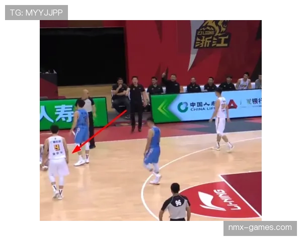 踩踏犯规判罚争议多，裁判如何准确识别与判定？