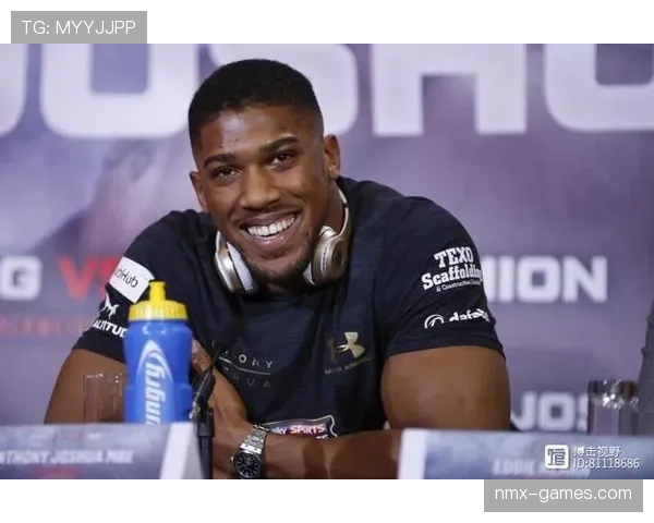 安东尼·约书亚晚上豪宅里大秀健身房，隔壁邻居睡不着了吧？